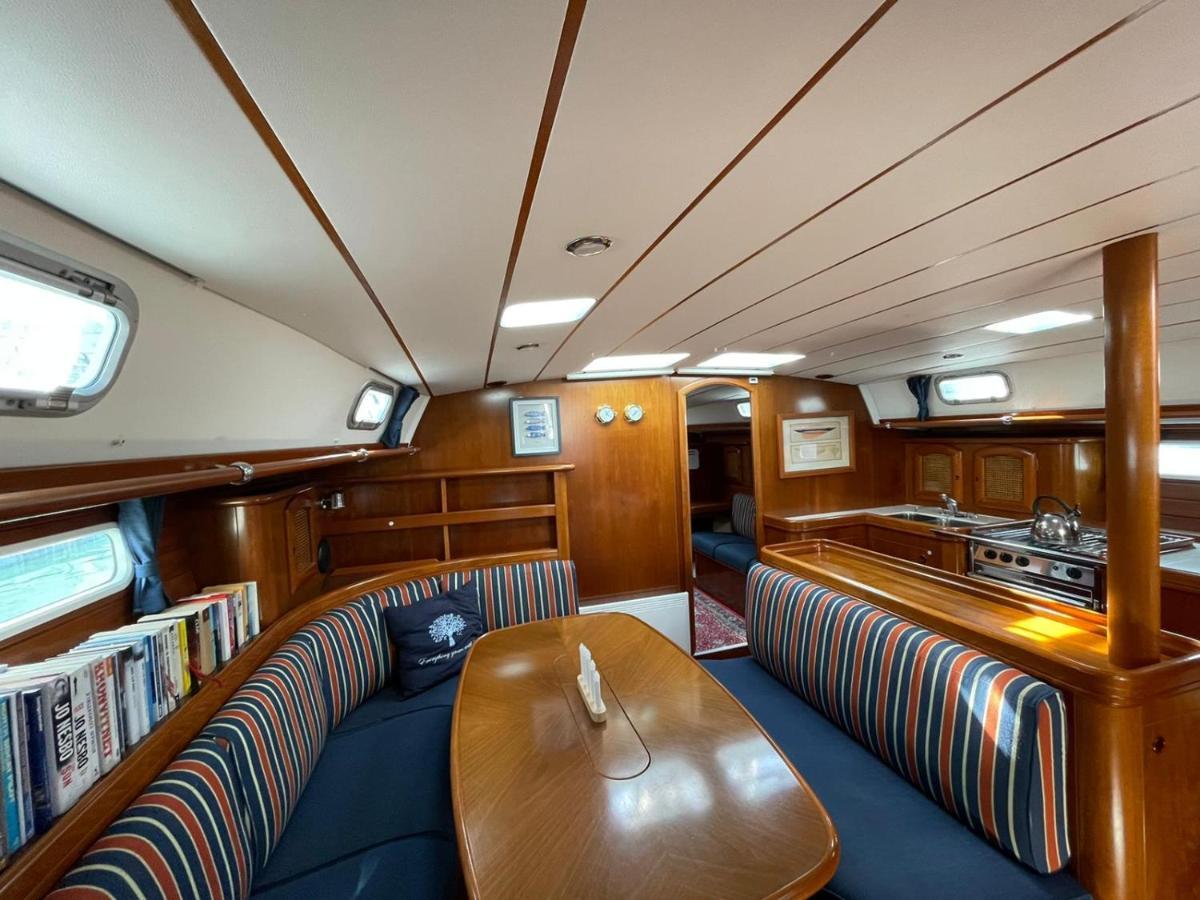 Готель Beautiful And Comfortable Sailboat With Secure Parking Available Барселона Екстер'єр фото