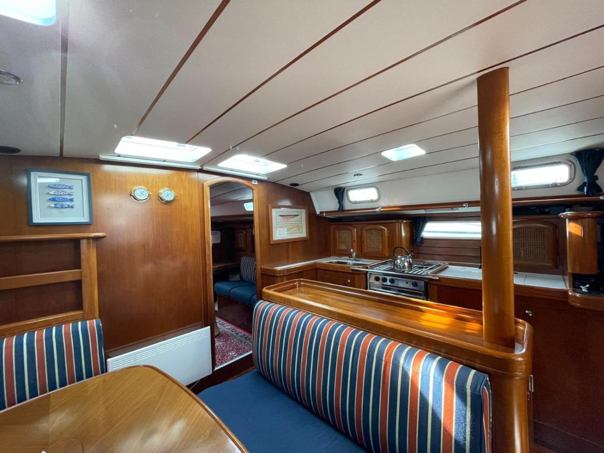 Готель Beautiful And Comfortable Sailboat With Secure Parking Available Барселона Екстер'єр фото