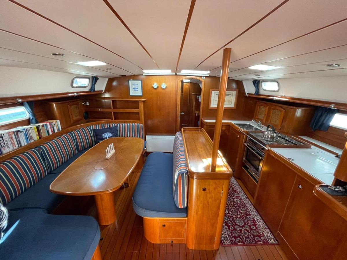 Готель Beautiful And Comfortable Sailboat With Secure Parking Available Барселона Екстер'єр фото