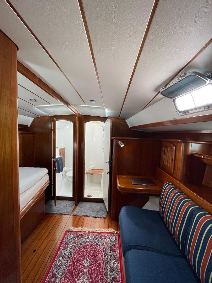 Готель Beautiful And Comfortable Sailboat With Secure Parking Available Барселона Екстер'єр фото