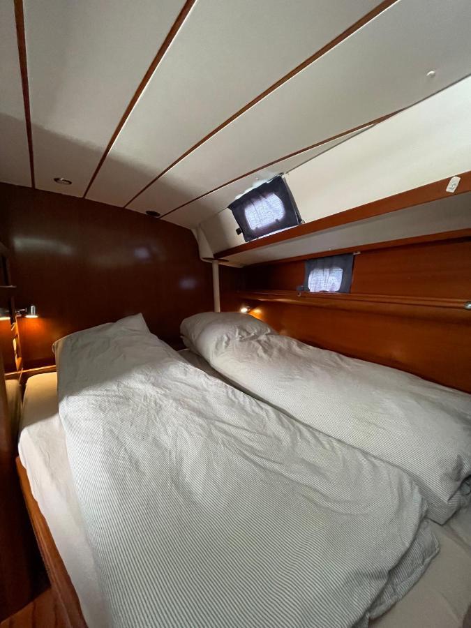 Готель Beautiful And Comfortable Sailboat With Secure Parking Available Барселона Екстер'єр фото
